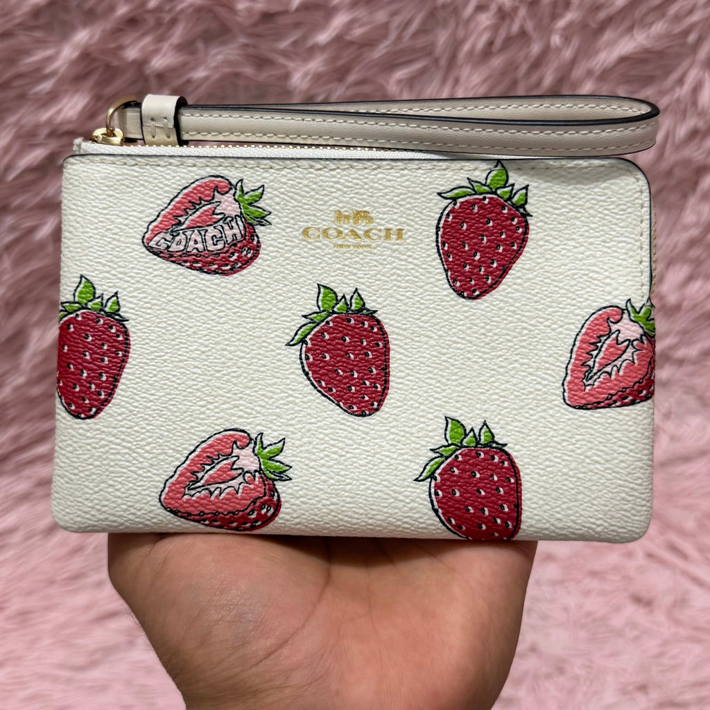 Coach Wristlet fresas