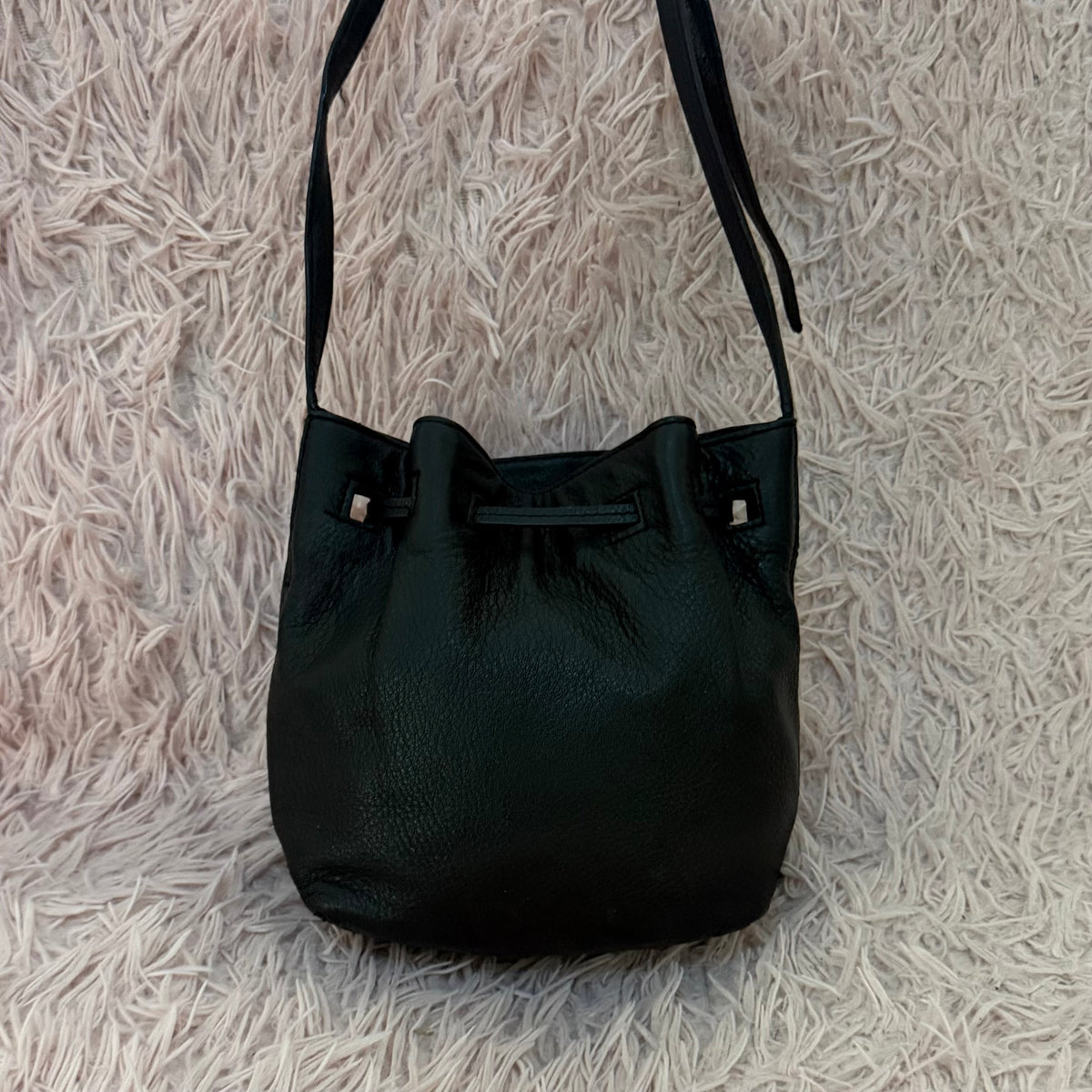 Kate Spade Bucket de piel