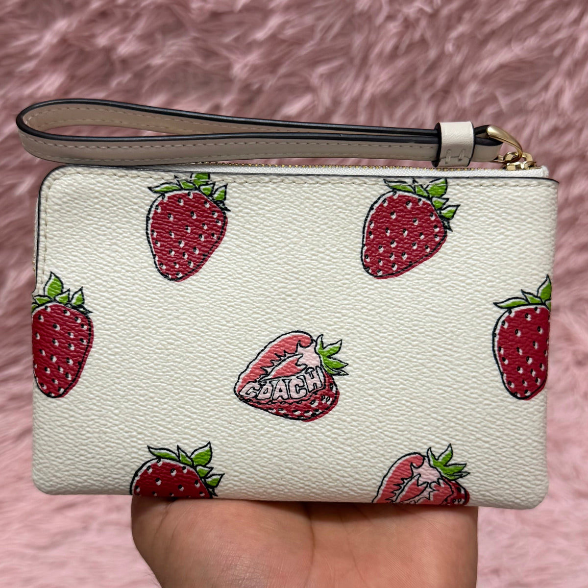 Coach Wristlet fresas